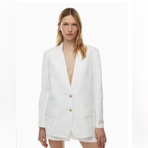 Aritzia white blazer size small, never worn with tags